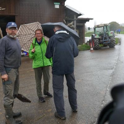 006 Smaltalk mit dem Bauern vom Bruderhof 